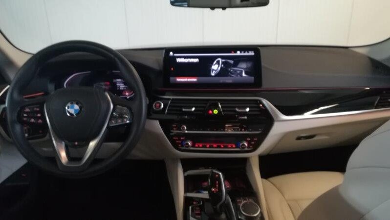 
								BMW 530d Limousine Luxury Line Steptronic full									